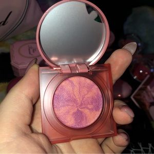 GloWish Huda Beauty Cheeky Vegan Soft Glow Powder Blush